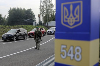 Пограничный пункт пропуска на украинско-польской границе в Краковце (Украина)