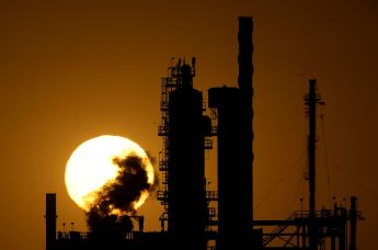 Нефтеперерабатывающий завод