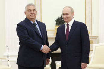 Президент России Владимир Путин (справа) и премьер-министр Венгрии Виктор Орбан (слева)