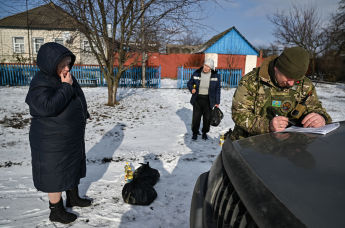 Раздача гумпомощи в Курской области 