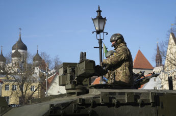 Танк Challenger 2 в центре Таллина