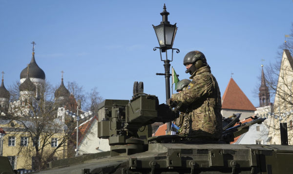 Танк Challenger 2 в центре Таллина