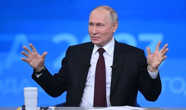"Прямая линия" и большая пресс-конференция президента РФ В. Путина