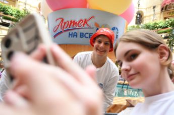 День мороженого в ГУМе "Артек на все 100!"