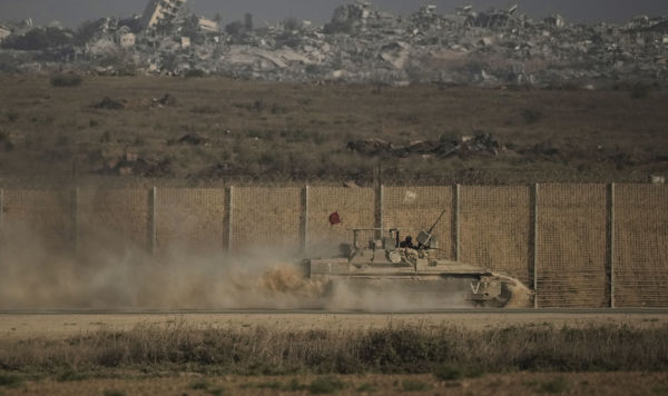 Израильский танк движется вдоль границы Израиля и сектора Газа, вторник, 16 сентября 2025 года