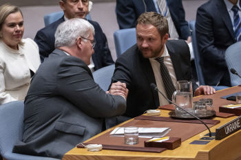 Министр иностранных дел Эстонии Маргус Цахкна (справа) и министр иностранных дел Украины Андрей Сибига