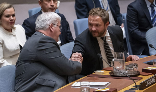 Министр иностранных дел Эстонии Маргус Цахкна (справа) и министр иностранных дел Украины Андрей Сибига