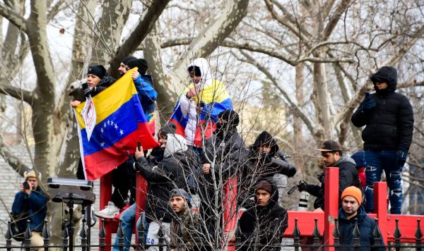 Обстановка в Нью-Йорке возле здания суда, где Николасу Мадуро предъявили обвинение Обстановка в Нью-Йорке возле здания суда, где Николасу Мадуро предъявили обвинение
