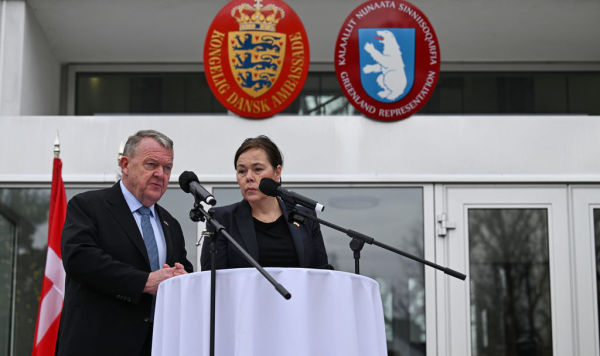 Министр иностранных дел Дании Ларс Лёкке Расмуссен и министр иностранных дел Гренландии Вивиан Моцфельдт выступают на пресс-конференции в посольстве Дании в Вашингтоне в среду, 14 января 2026 года. (Фото AP/Джон Макдоннелл) Министр иностранных дел Дании Ларс Лёкке Расмуссен и министр иностранных дел Гренландии Вивиан Моцфельдт выступают на пресс-конференции в посольстве Дании в Вашингтоне в среду, 14 января 2026 года. (Фото AP/Джон Макдоннелл)