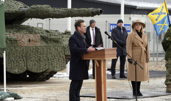 Премьер-министр Швеции Ульф Кристерссон (слева) и премьер-министр Латвии Эвика Силиня присутствуют на церемонии, посвященной включению шведского механизированного пехотного батальона в состав многонациональной бригады НАТО, на военной базе Адажи, Латвия, 7 февраля 2025 года. Премьер-министр Швеции Ульф Кристерссон (слева) и премьер-министр Латвии Эвика Силиня присутствуют на церемонии, посвященной включению шведского механизированного пехотного батальона в состав многонациональной бригады НАТО, на военной базе Адажи, Латвия, 7 февраля 2025 года.