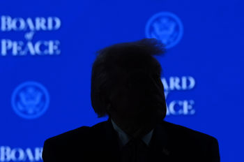 Президент США Дональд Трамп во время ежегодного заседания Всемирного экономического форума в Давосе, Швейцария, в четверг, 22 января 2026 года