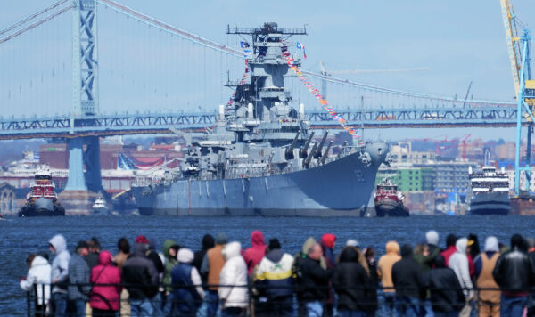 Списанный линкор USS New Jersey, город Глостер-Сити, штат Нью-Джерси Списанный линкор времен Второй мировой войны USS New Jersey, город Глостер-Сити, штат Нью-Джерси