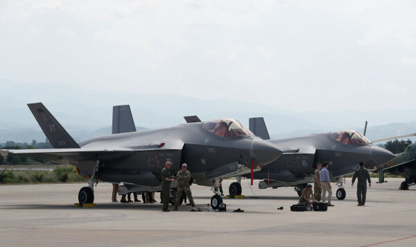 Истребители F-35 ВВС США Истребители F-35 ВВС США