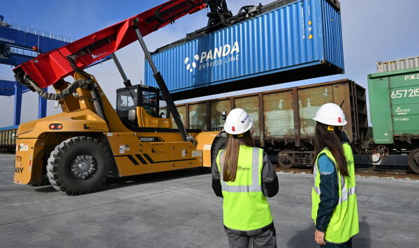 Контейнерная площадка на территории мультимодального транспортно-логистического центра "Артем" в Приморском крае