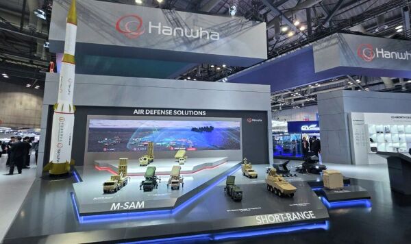 Стенд компании Hanwha на международной оборонной выставке в Сеуле