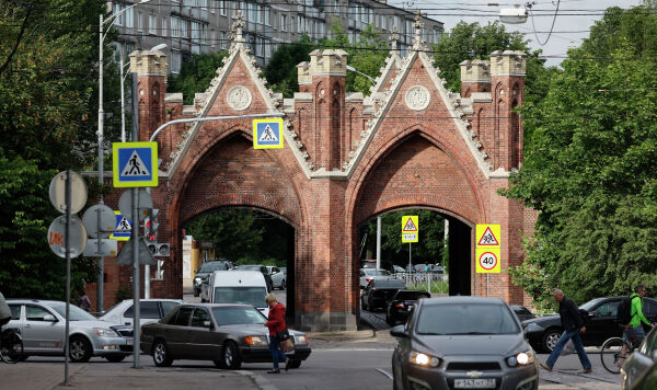 Вид на улицу в центре Калининграда, Россия Вид на улицу в центре Калининграда, Россия