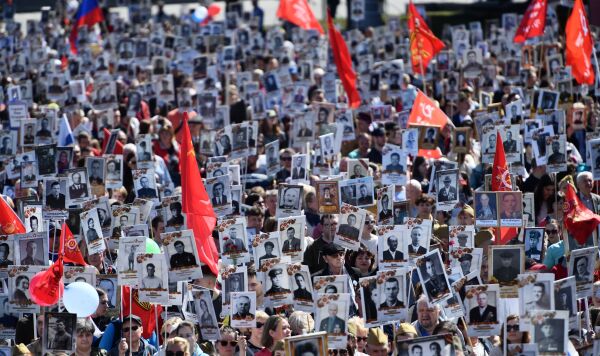 Шествие "Бессмертный полк" в регионах России Шествие "Бессмертный полк" в регионах России