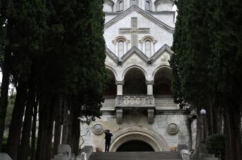 Вид на церковь Святой Рипсиме в Ялте. Терендез (Трндез) - армянский традиционный праздник в честь Сретения Господня (Тъярнэндарач).