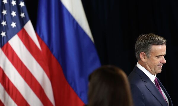 Саммит России и США на Аляске Глава ЦРУ Джон Рэтклифф перед началом пресс-конференции по итогам переговоров президента РФ Владимира Путина и президента США Дональда Трампа на Аляске