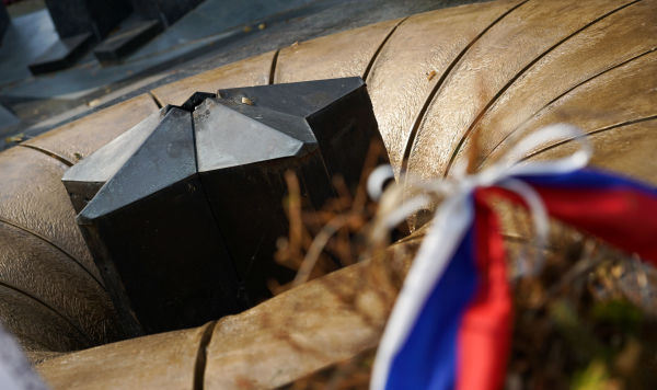 Вечный огонь на мемориале воинам-освободителям Даугавпилса Вечный огонь на мемориале воинам-освободителям Даугавпилса