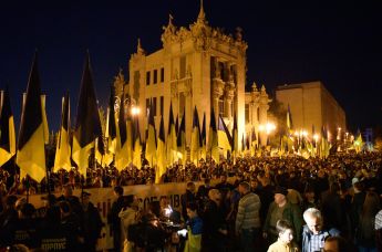 Участники ряда украинских националистических, ультраправых организаций на акции "Нет Капитуляции в Киеве", приуроченной ко "Дню защитника Украины"