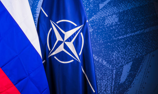 Флаги НАТО и России Флаги НАТО и России