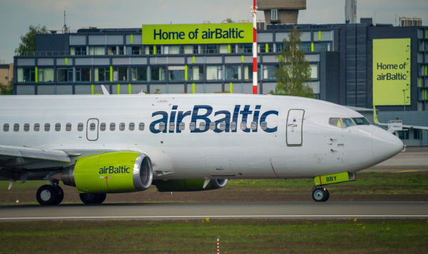 Самолет компании "airbaltic" Самолет компании "airbaltic"
