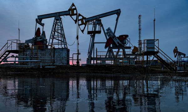 Работа нефтяных станков - качалок