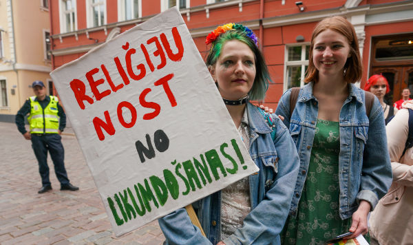 Пикет молодежной организации "Протест" за права представителей ЛГБТ Пикет молодежной организации "Протест" за права представителей ЛГБТ