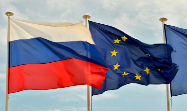 Флаги России и  ЕС