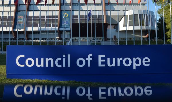 Флаги возле Дворца Европы в Страсбурге