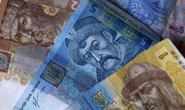 Денежные купюры и монеты США и Украины