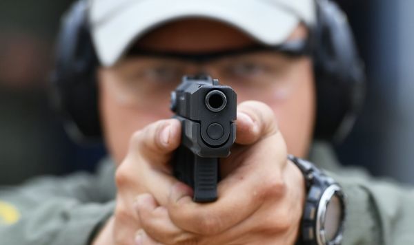 Демонстрация самозарядного пистолета "Удав" на полигоне АО "ЦНИИточмаш" Демонстрация самозарядного пистолета "Удав" на полигоне АО "ЦНИИточмаш"