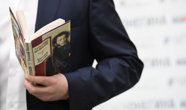Книга А.С. Пушкина "Евгений Онегин" Книга А.С. Пушкина "Евгений Онегин"
