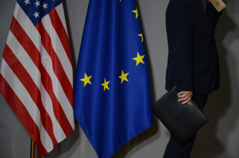 Флаги США и Европейского совета