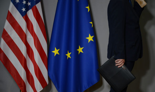 Флаги США и Европейского совета Флаги США и Европейского совета
