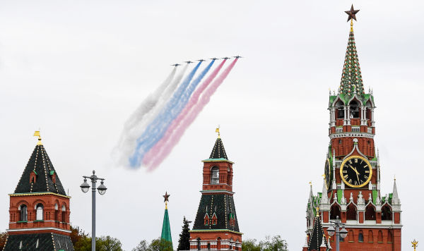 Штурмовики Су-25 на воздушном параде Победы в Москве