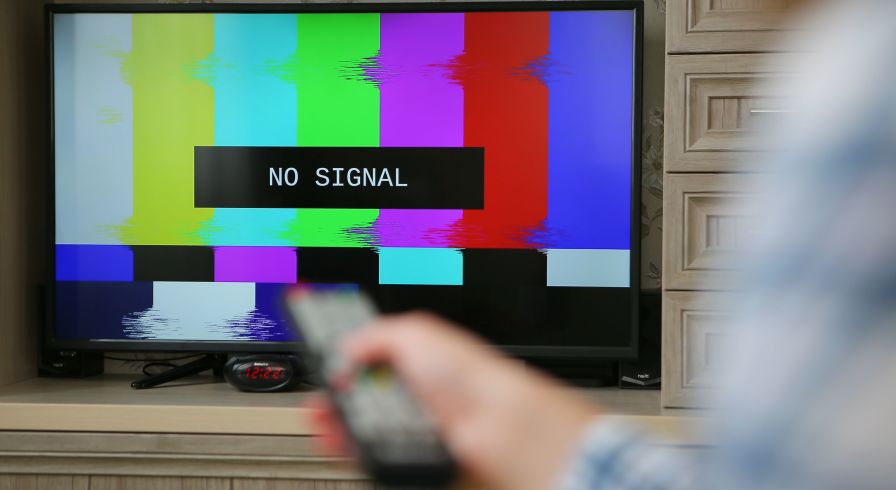 Экран телевизора с надписью "no signal"