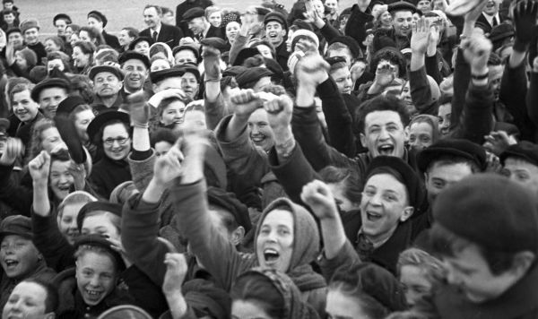 Как советская Прибалтика День Победы отмечала