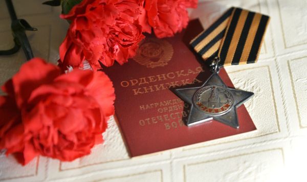 Орден Славы II степени, принадлежащий ветерану ВОВ П.О. Хорвату.