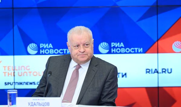 Исполнительный директор Фонда поддержки и защиты прав соотечественников, проживающих за рубежом, Александр Удальцов во время онлайн пресс-конференции к 10-летию создания Фонда поддержки и защиты прав соотечественников, проживающих за рубежом