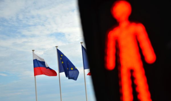 Флаги России, ЕС и Франции Флаги России, ЕС и Франции