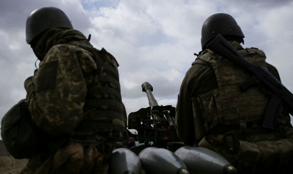 Военнослужащие украинской армии ведут огонь из гаубицы в Запорожской области Военнослужащие украинской армии ведут огонь из гаубицы в Запорожской области
