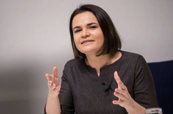 Светлана Тихановская во время пресс-конференции по итогам переговоров с премьер-министром Эстонии Юри Ратасом