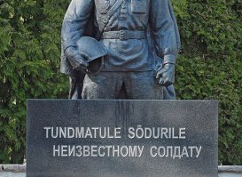 Памятник Воину-освободителю перенесен с холма Тынисмяги на Таллинское военное кладбище.