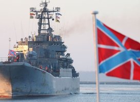 Большой десантный корабль (БДК) «Калининград» в военной гавани Балтийска.