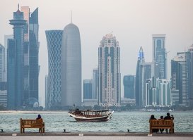 Вид с набережной на район Вест-Бэй города Доха.