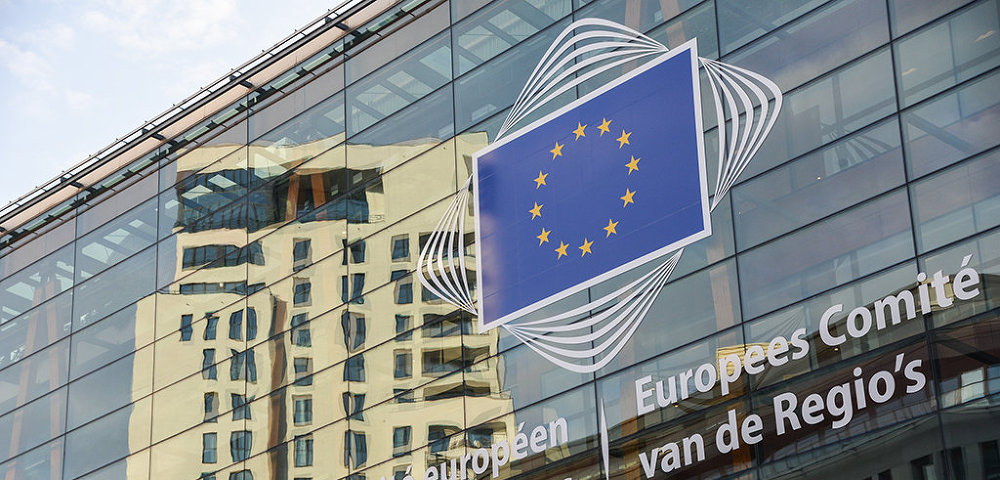 Логотип Евросоюза на здании штаб-квартиры Европейского парламента в Брюсселе.