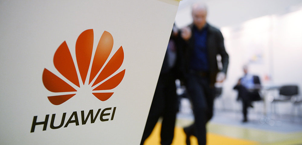 Павильон компании Huawei на международной выставке информационных и коммуникационных технологий "Связь - 2017" в Москве.