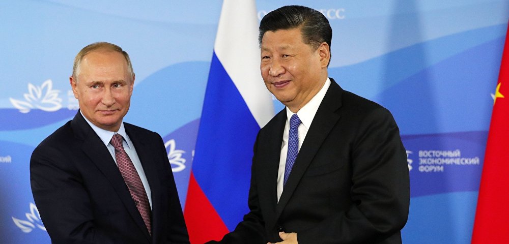 Президент РФ Владимир Путин и председатель КНР Си Цзиньпин (справа), 11 сентября 2018 Президент РФ Владимир Путин и председатель КНР Си Цзиньпин (справа), 11 сентября 2018